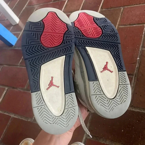 Air Jordan 4 boys 11.5 - Picture 3 of 6